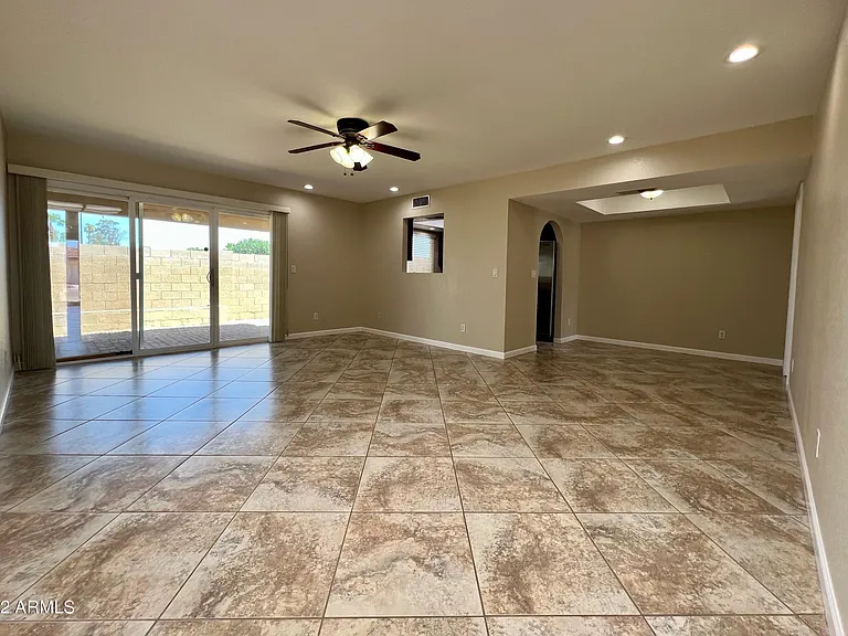 2534 E Villa Theresa Dr — Photo 3
