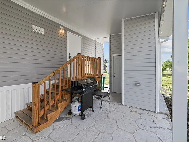 1747 Beverly Dr — Photo 3