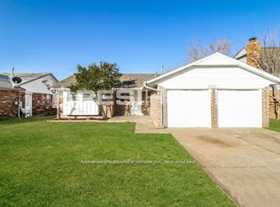 1205 Cavalier St, Moore, OK 73160