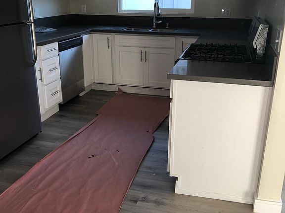 4th image of 11623 Gorham Ave #102