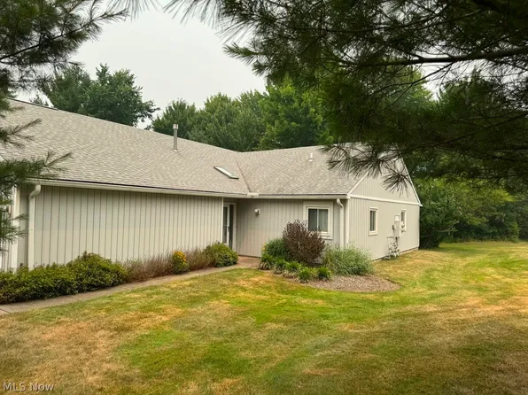 1449 Iris Glen Dr, Twinsburg, OH 44087