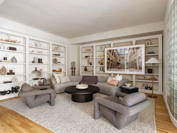 260 West Broadway image 4 of 27