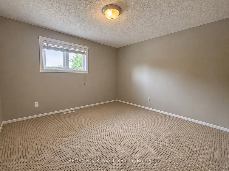 22 Bartley Cres — Photo 31