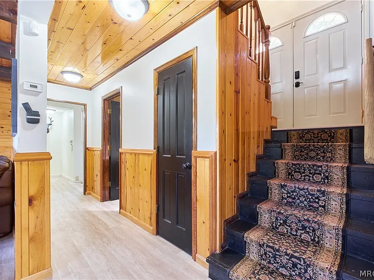 509 Wallace Ln — Photo 3