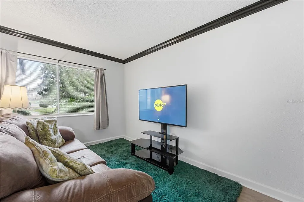 1 bed, 1.0 bath, 496 sqft, $1,200 — Photo 2