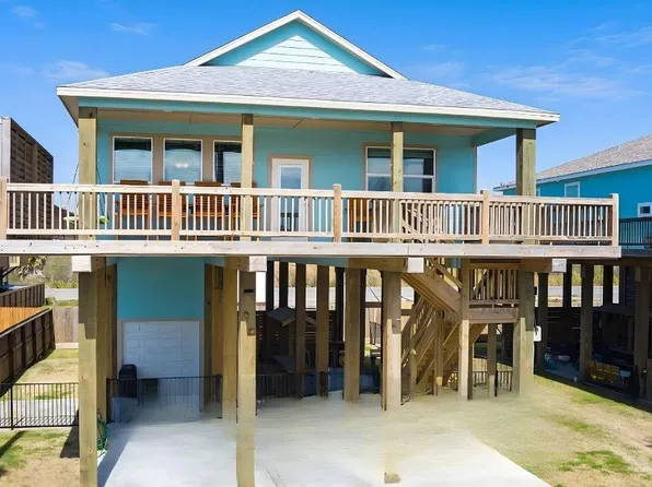 2565 Palm Dr, Crystal Beach, TX 77650