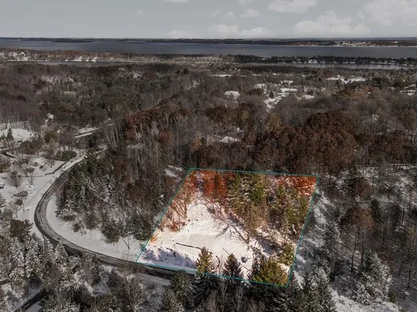 9394 E Hoxie Rd, Cedar, MI 49621