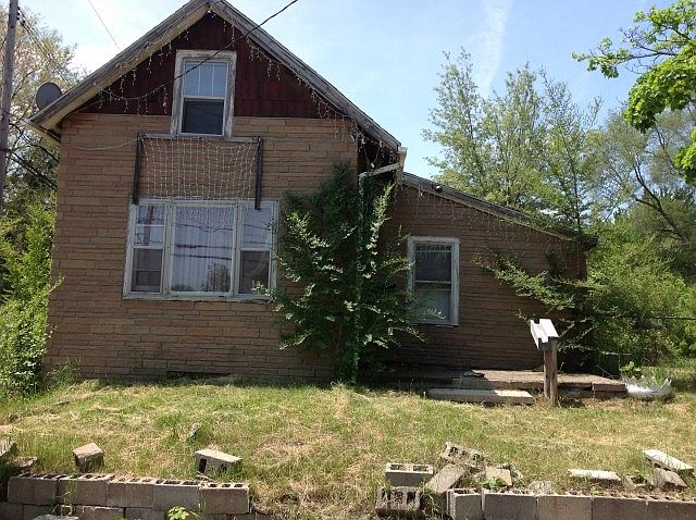 2nd image of 536 2nd Ave