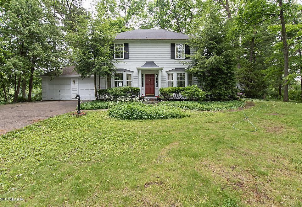 1st image of 153 Lakewood Dr
