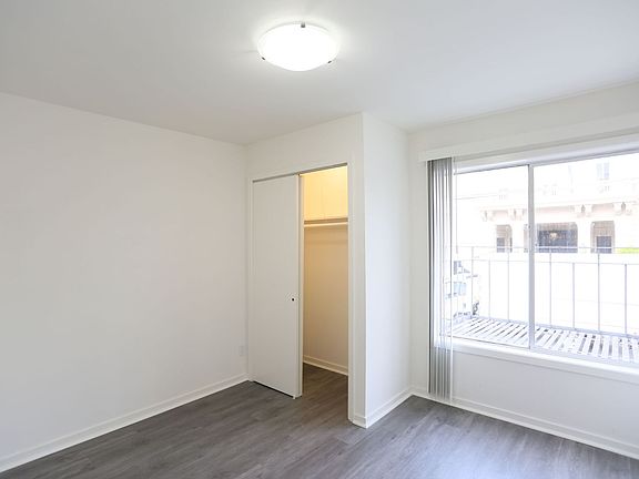 3rd image of 679 Green St