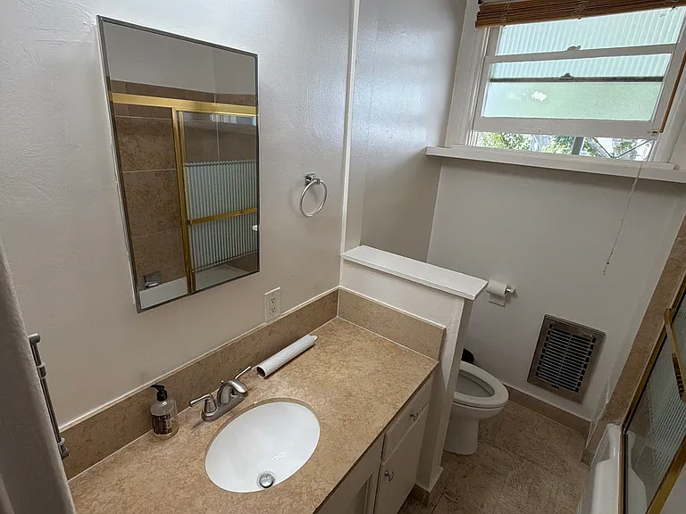 1006 N Doheny Dr #10 — Photo 7