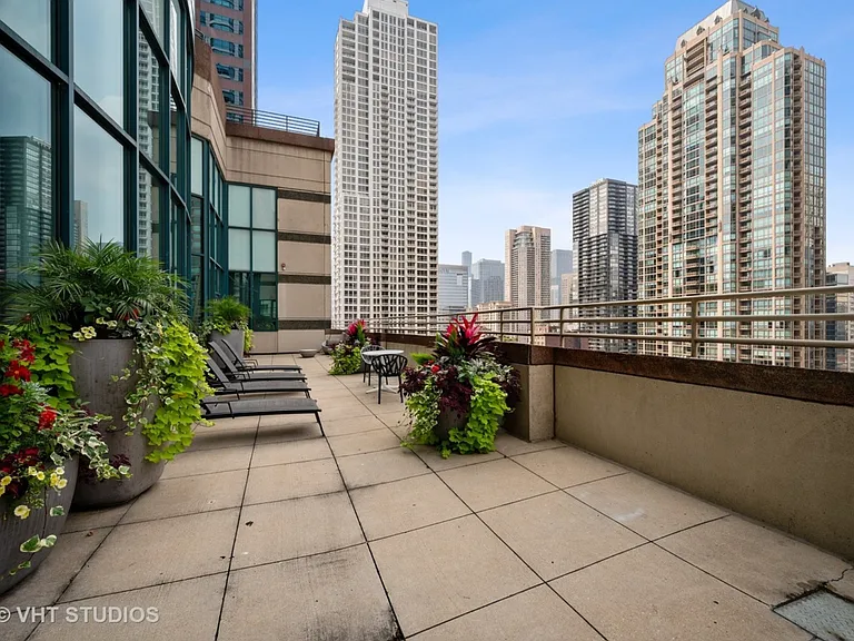 100 E Huron St #1701 — Photo 15