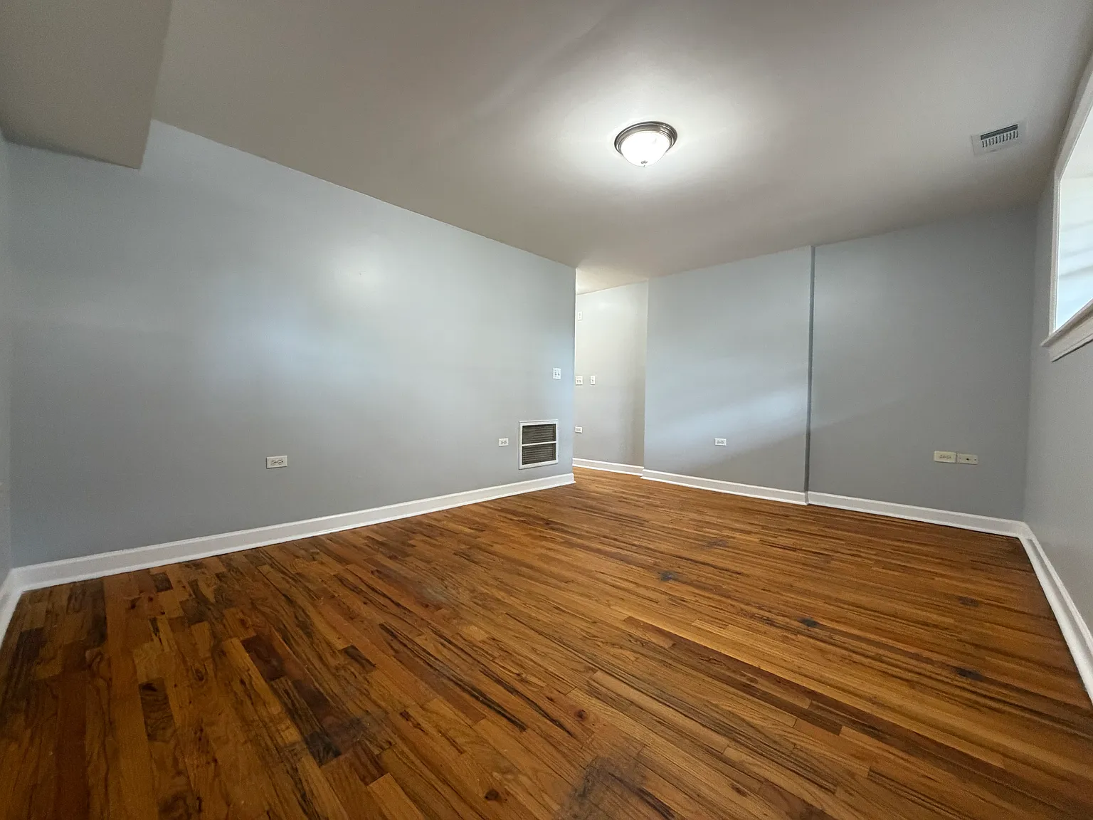 1 bed, 900 sqft, $1,850 — Photo 2