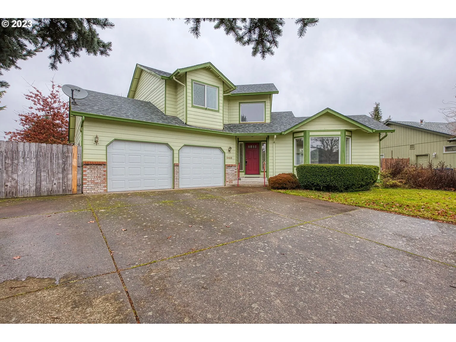 2425 Devon Ave photo 1