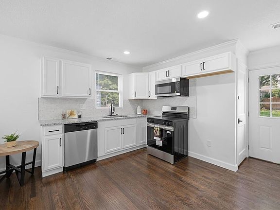 5th image of 4609 Lloyd St