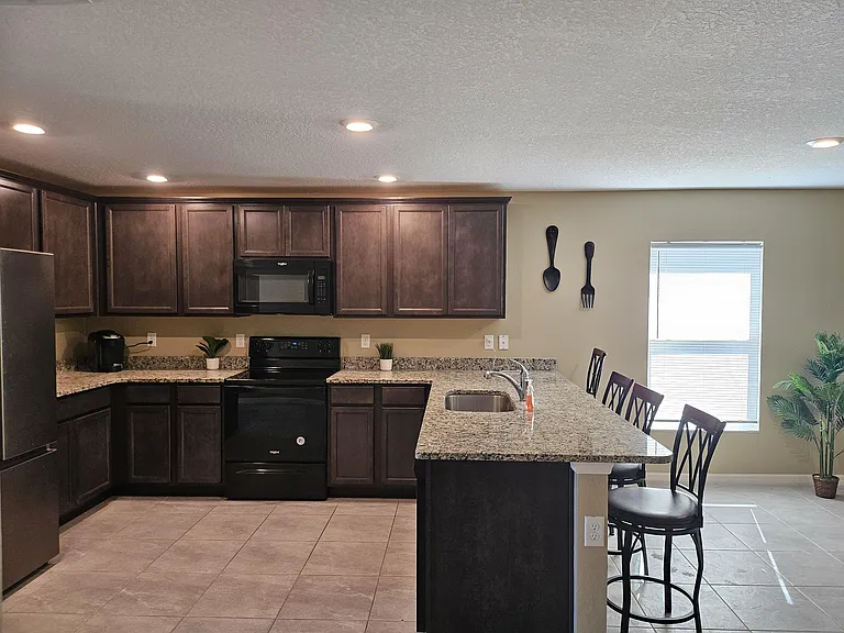 Van Allen Cir — Photo 4
