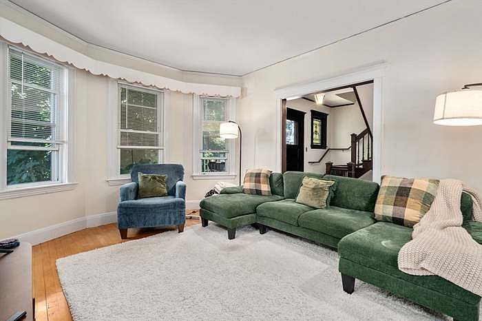 1st image of 124 Brooks St Floor 2
