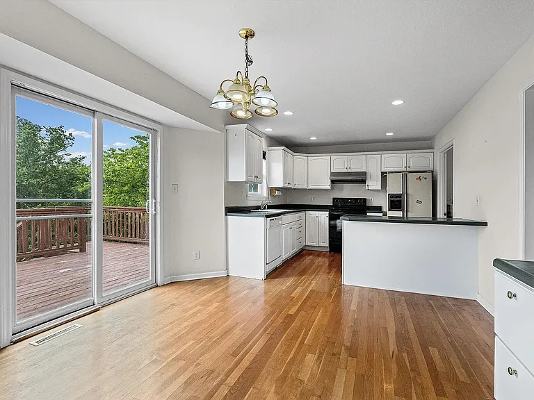 4200 Cedar Crest Ln — Photo 8