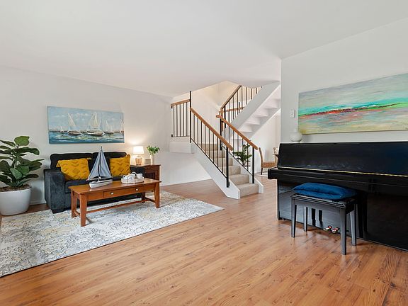 2nd image of 1025 Palmetto Way APT G