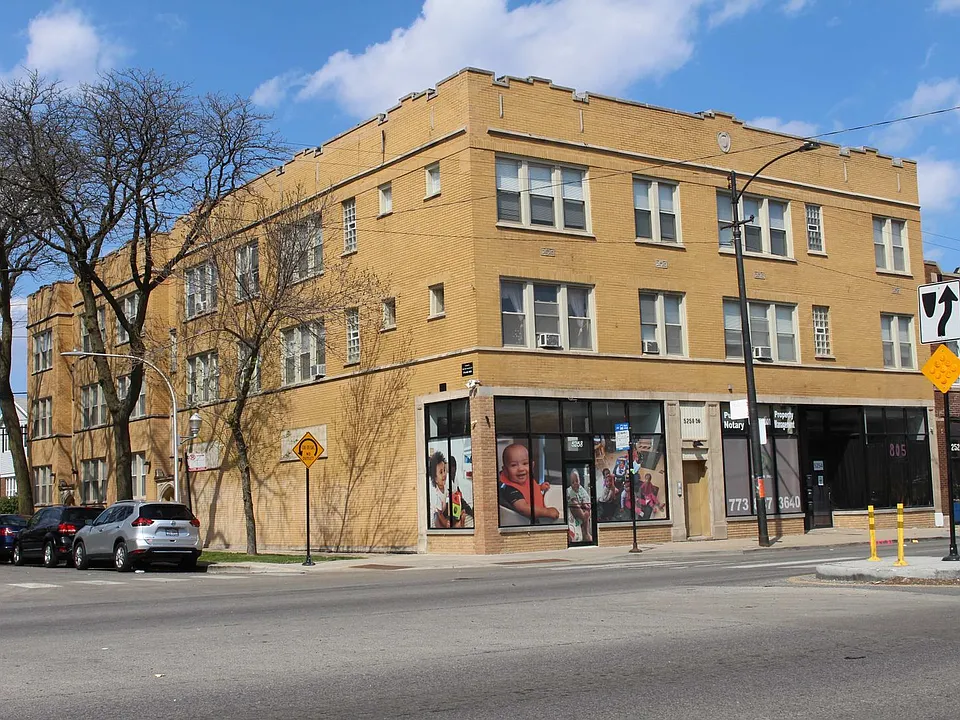 5256 W North Ave