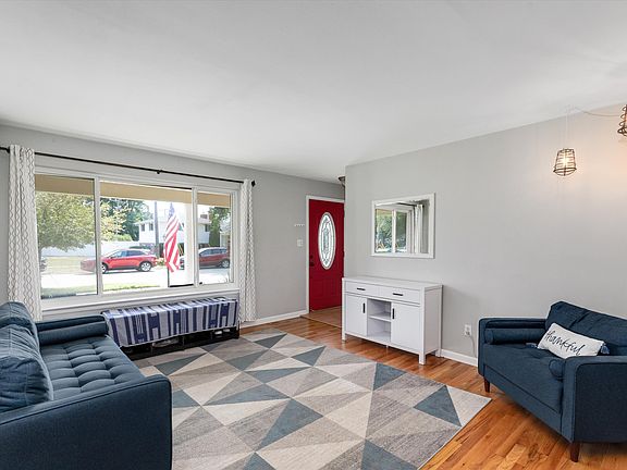 2nd image of 10115 Bassett St