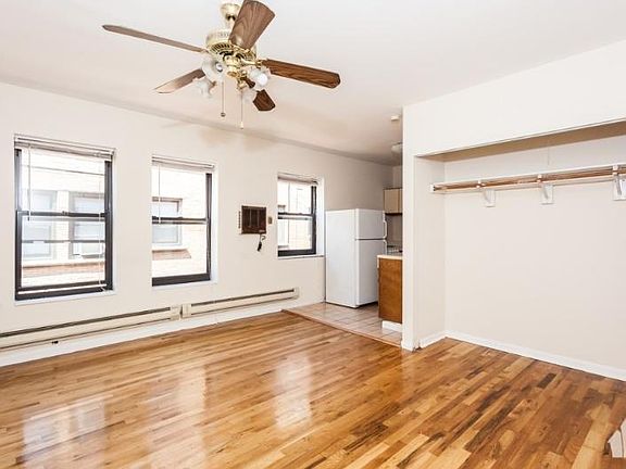 2nd image of 815 W Cornelia Ave #317