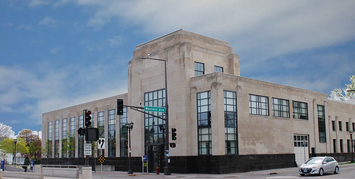 Building Photo - 360 University Ave W