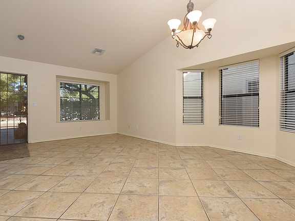 4th image of 2831 W Redmond Dr