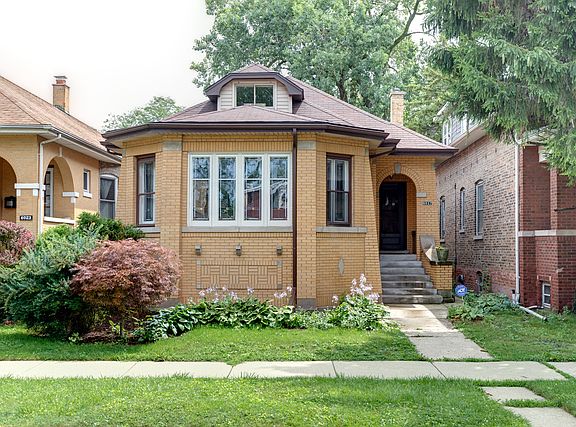 2nd image of 6017 N Maplewood Ave