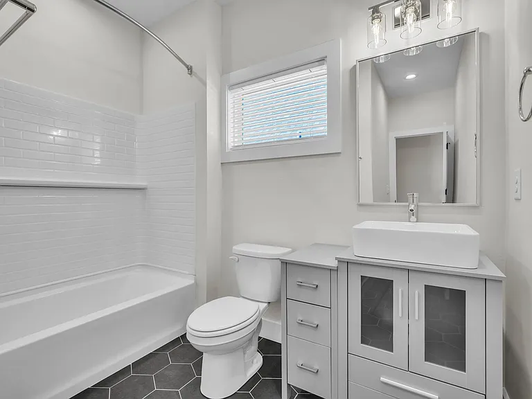323 Wilkins St #B — Photo 15
