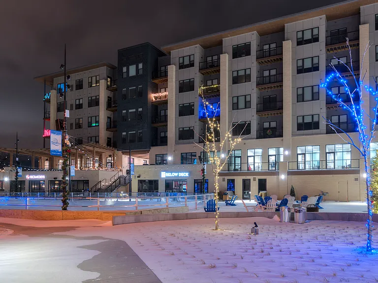 800 W Broadway — Photo 11