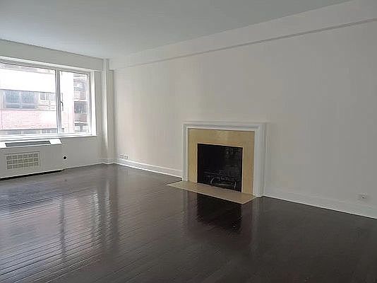 3rd image of 41 W 58th St APT 5A