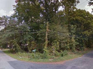 2607 Cromwell Rd, Greensboro, NC 27407