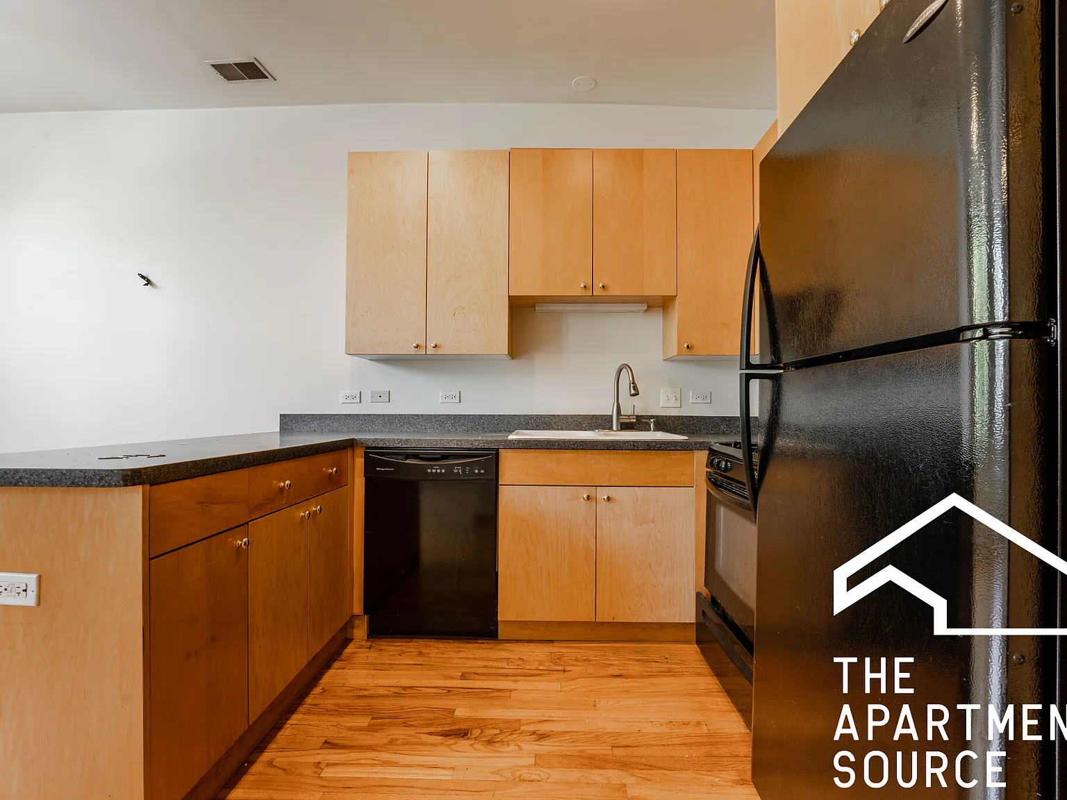 3 bed, 1600 sqft, $2,995 — Photo 3