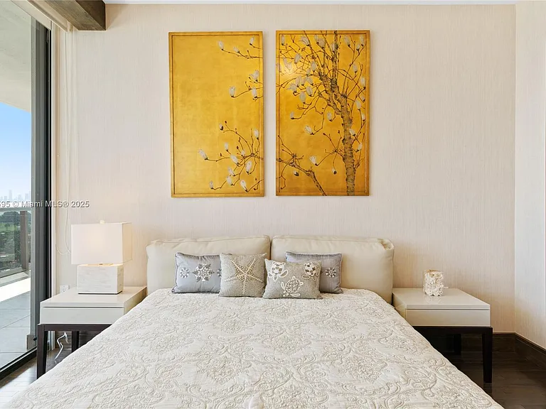 5875 Collins Ave #1902 — Photo 35