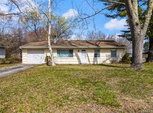 4 Robin Ln, Ledyard, CT 06339