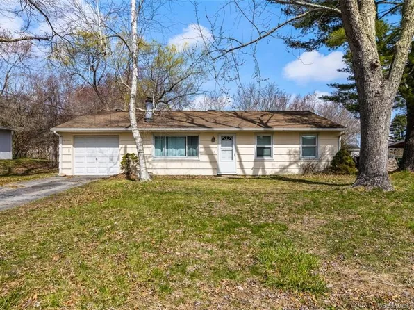 4 Robin Lane, Ledyard, CT 06339