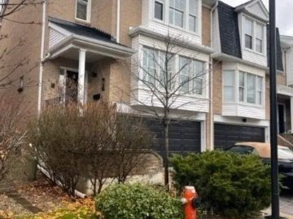 30 Tamarack Cir, Toronto, ON M9P 3T9