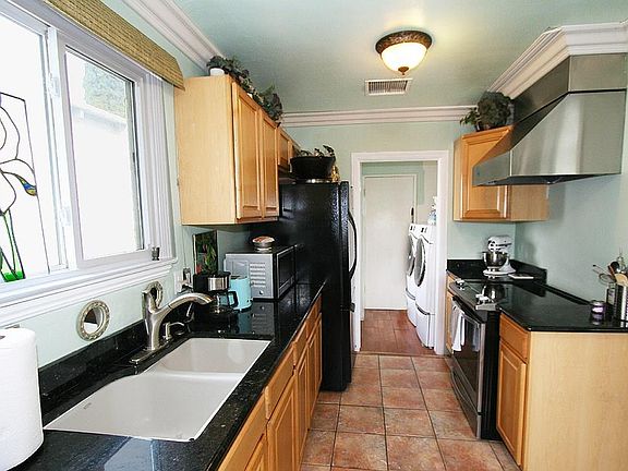 3rd image of 2736 Mansfield Dr