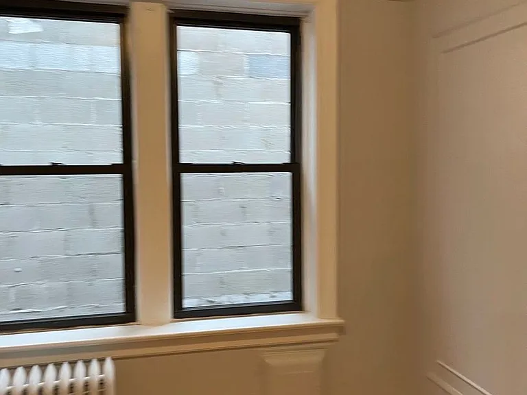 42 Vroom St — Photo 5