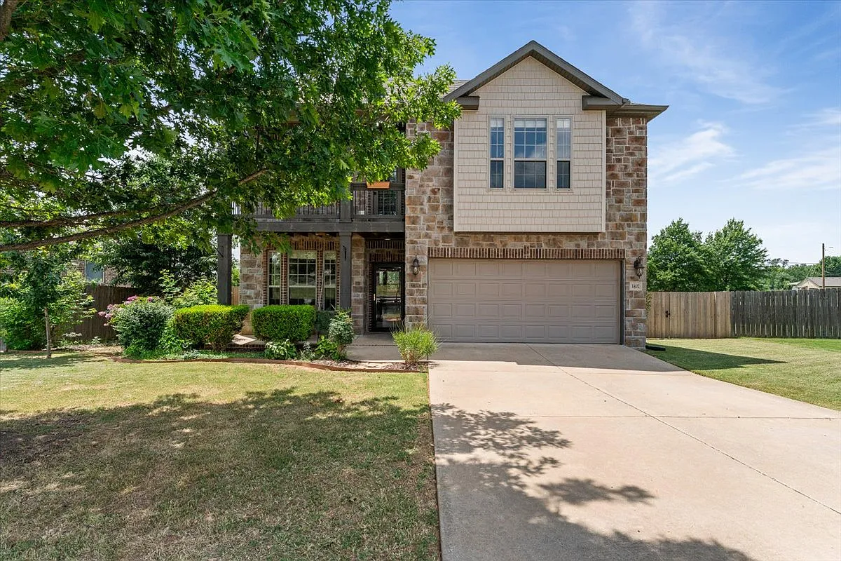4 bed, 2.5 bath, 2262 sqft, $2,750 — Photo 1