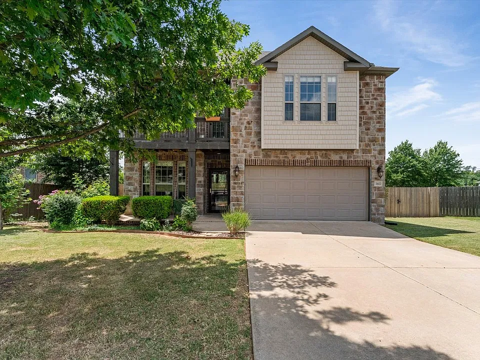 1402 Gooseneck Ln