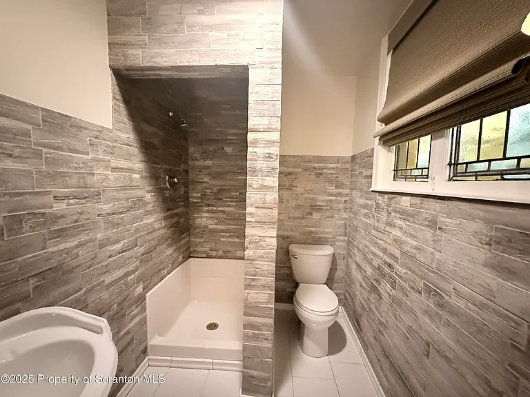 629 Clay Ave #1 — Photo 11
