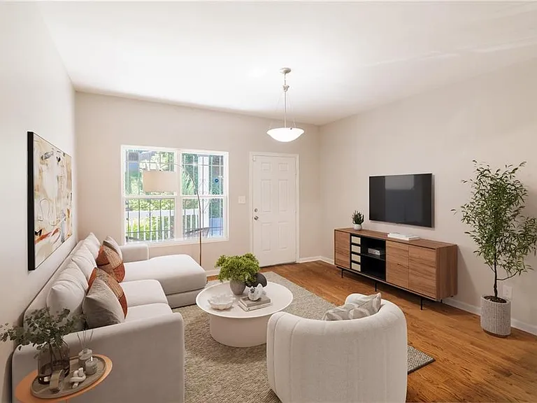 1099 Smith St SW #B — Photo 3