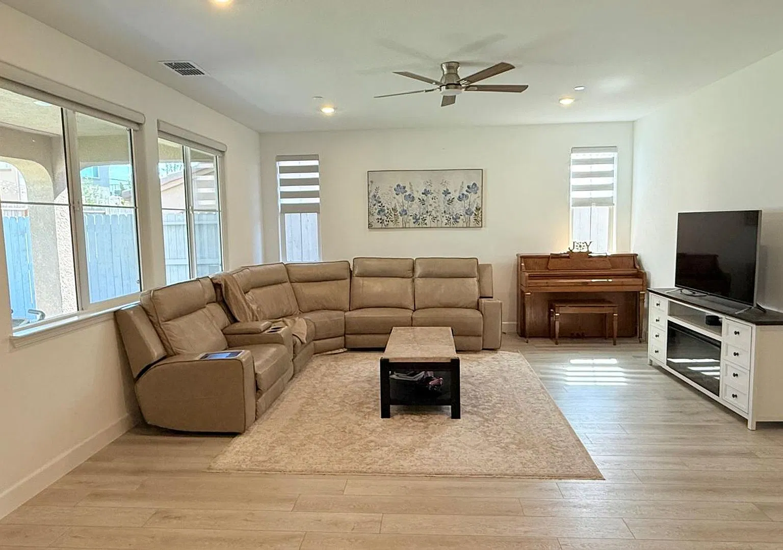 Beautifully maintained 5-bedroom, 4-bath, 2,793 sq ft in Folsom — Photo 2