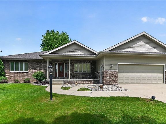 3rd image of 409 Badger Ln