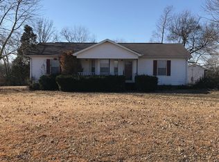 119 Meadows Ln, Mc Ewen, TN 37101