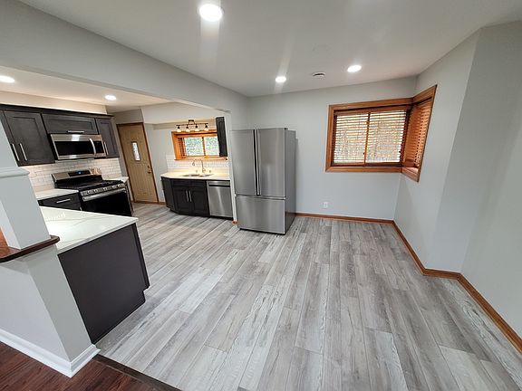 3rd image of 2233 W Hilltop Ln