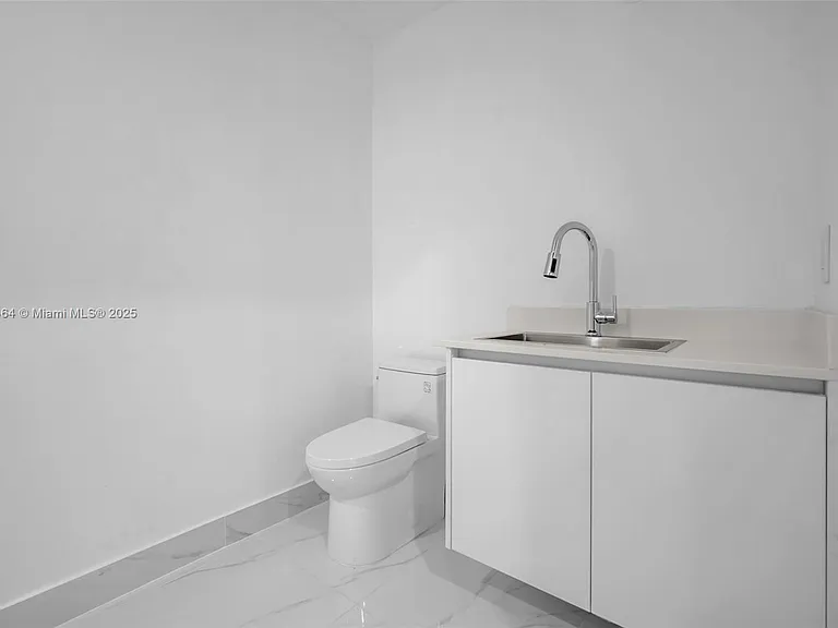 700 NE 24th St #4507 — Photo 45