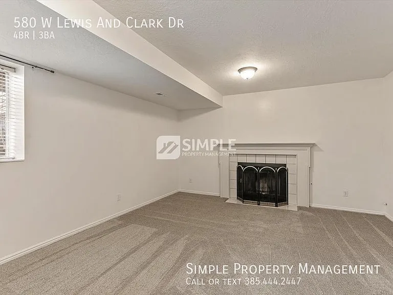 580 W Lewis And Clark Dr — Photo 22